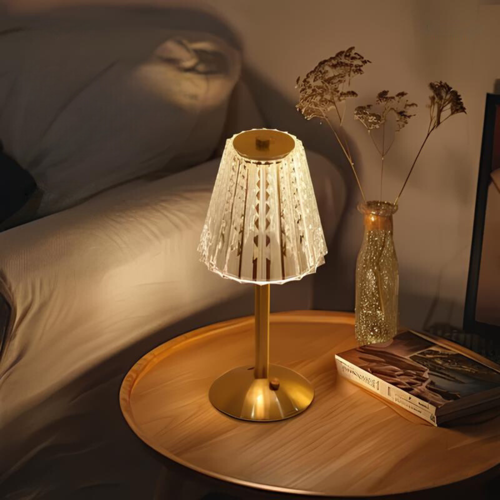 Złota kryształowa lampa stołowa LED, Aurora Luxe, oświetlenie dotykowe i akumulatorowe.