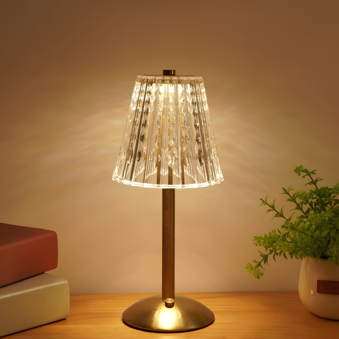 Elegancka kryształowa lampa stołowa LED, tworząca luksusowe oświetlenie sypialni.